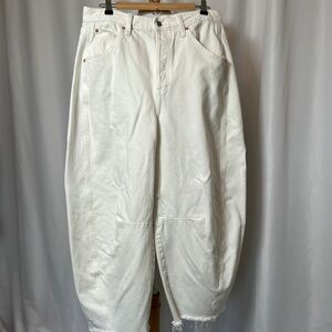 UNIVERSAL THREAD HIGH RISE CURVED LEG JEANS - SIZE 10